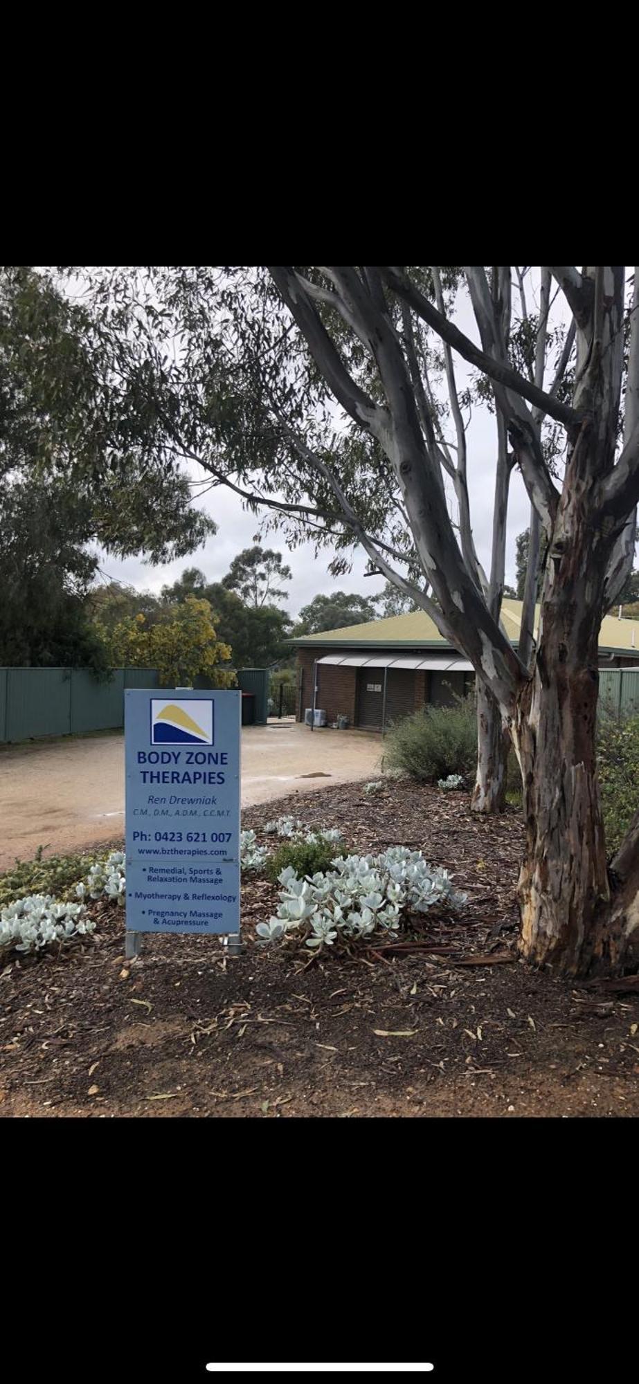 Semi-Private Half House With Games Room & Jacuzzi In Maiden Gully, Bendigo Exterior photo
